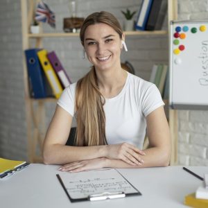 woman-teaching-students-english-lesson-online (1) woman-teaching-students-english-lesson-online (1)